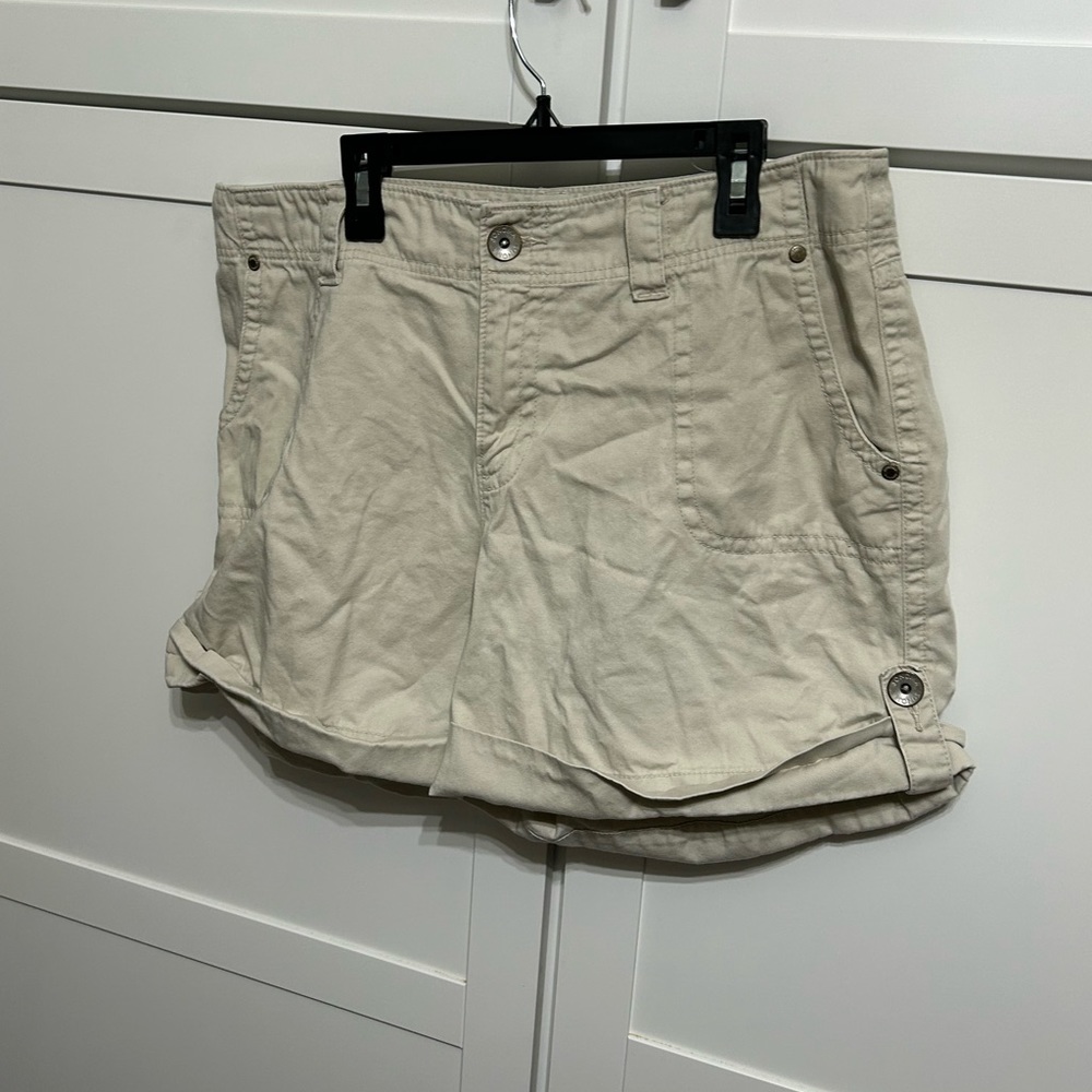 Sonoma woman’s khaki shorts size 16 from non smoking home